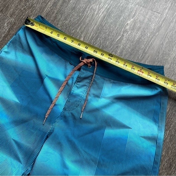 Nike swim trunks shorts. Men size 38 - Picture 10 of 10